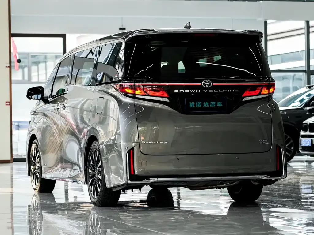 Toyota Vellfire — фото 5