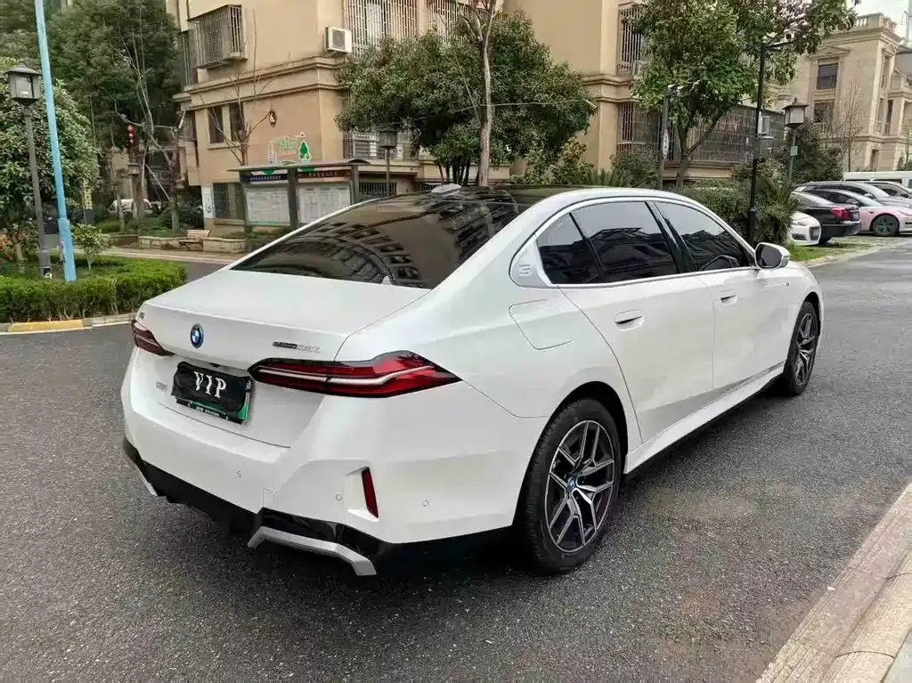 BMW i5 — фото 2