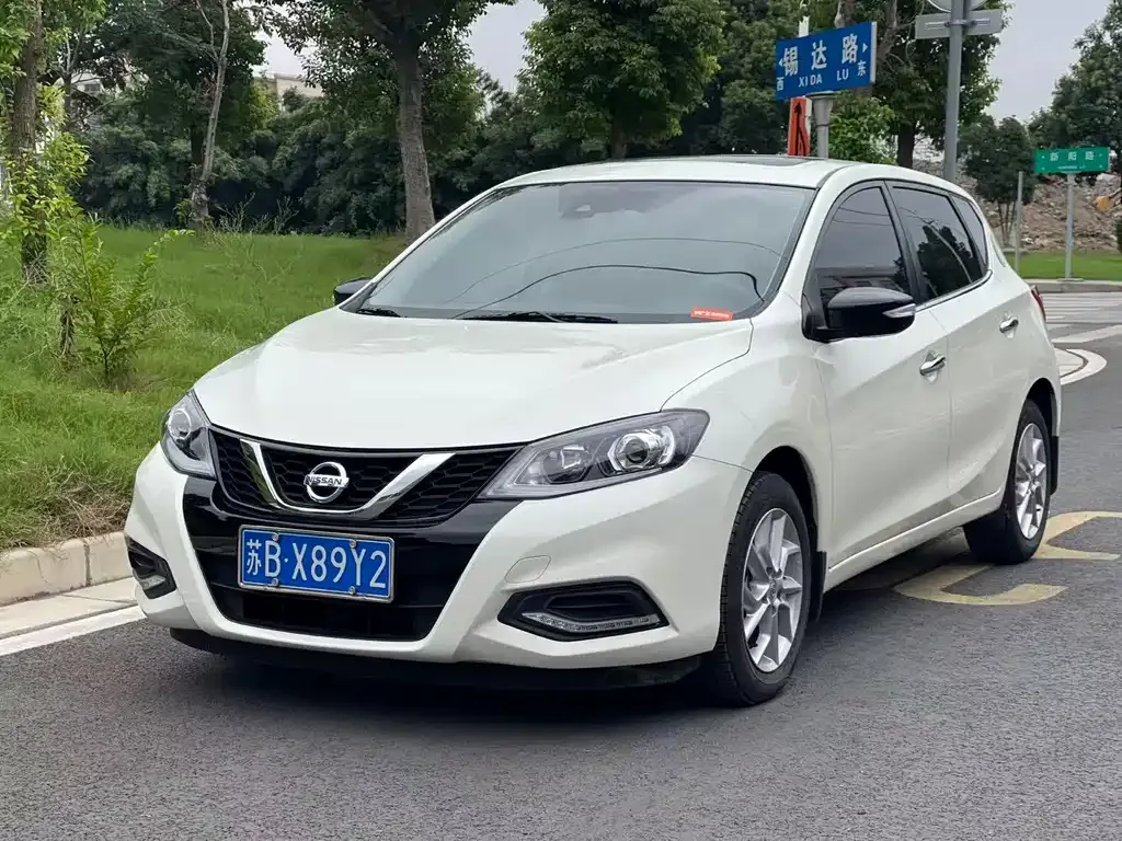 Nissan Tiida — фото 1