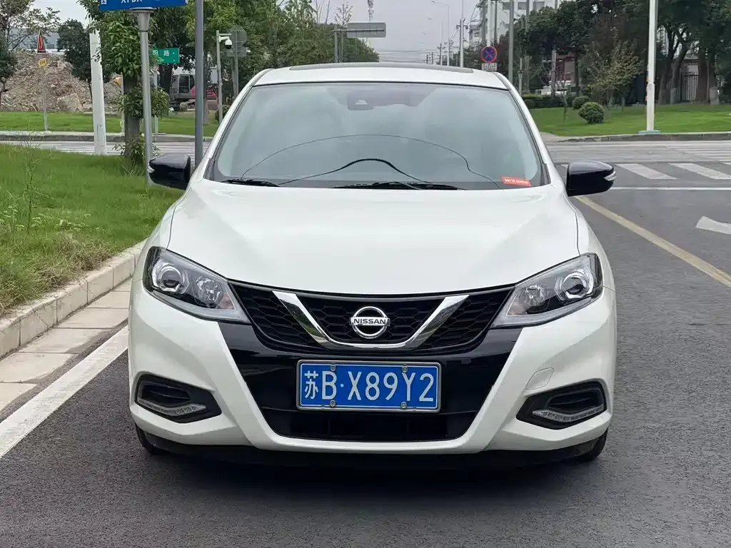 Nissan Tiida — фото 2