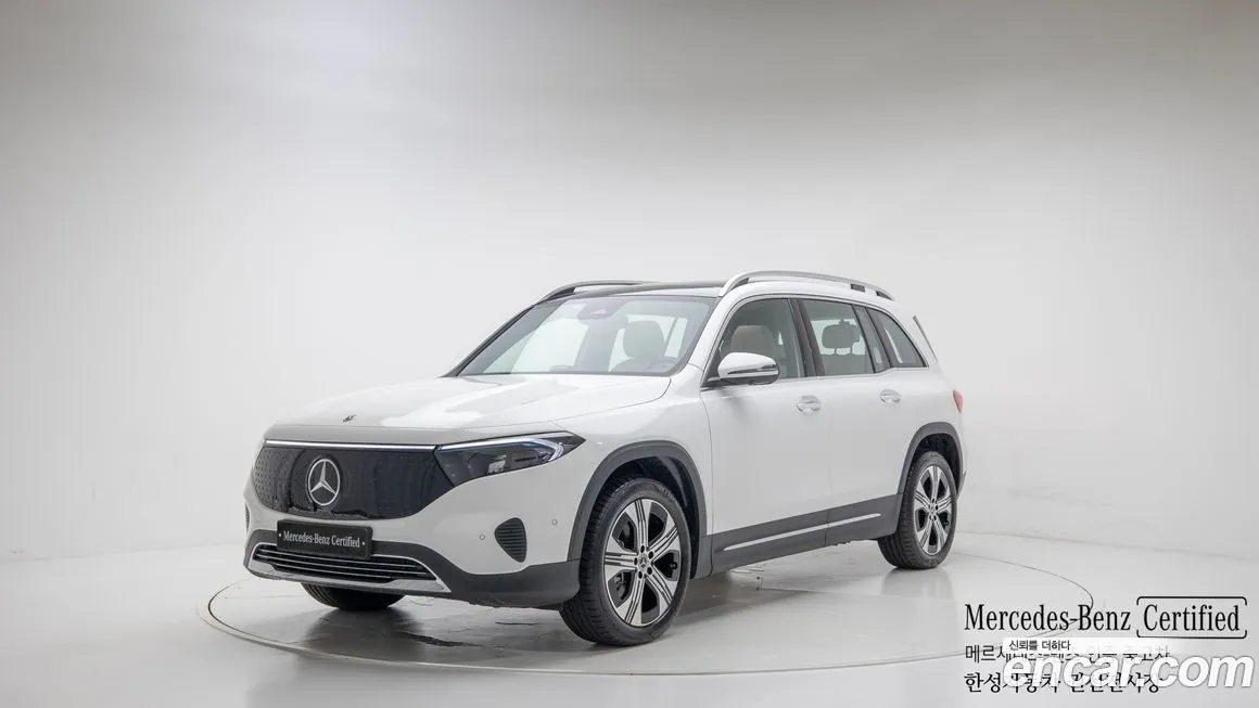 Mercedes-Benz EQB — фото 1