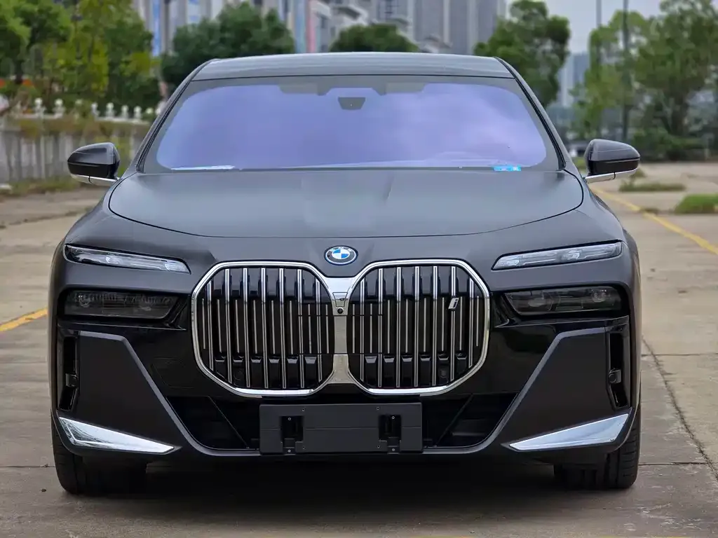 BMW i7 — фото 2
