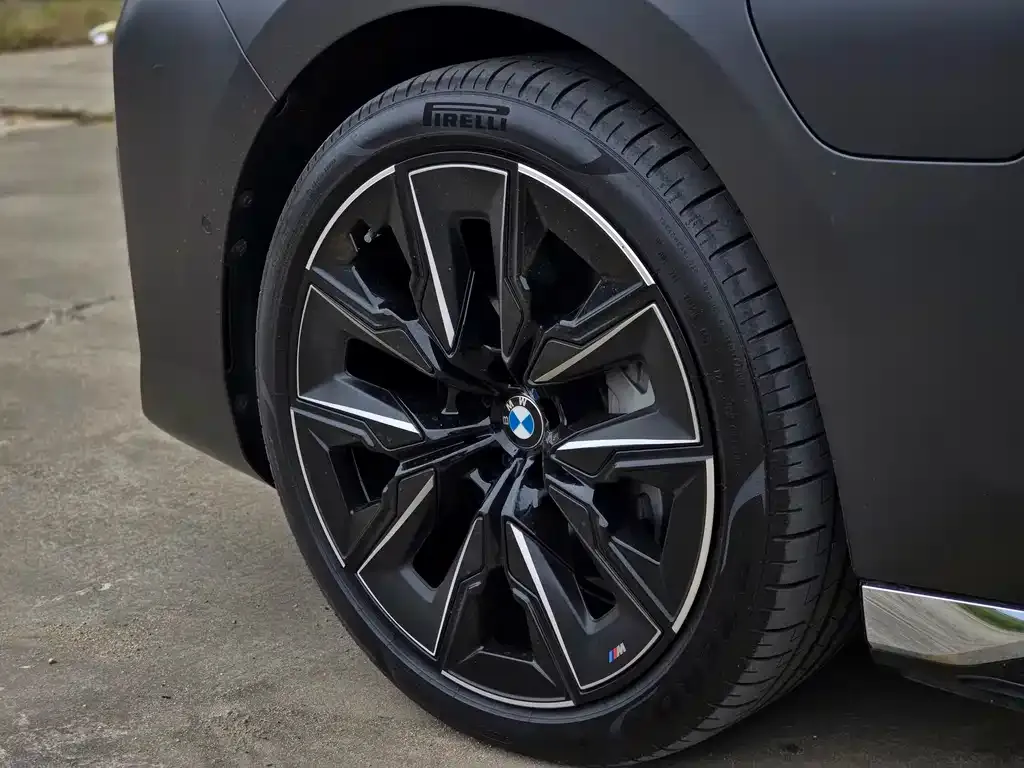 BMW i7 — фото 5
