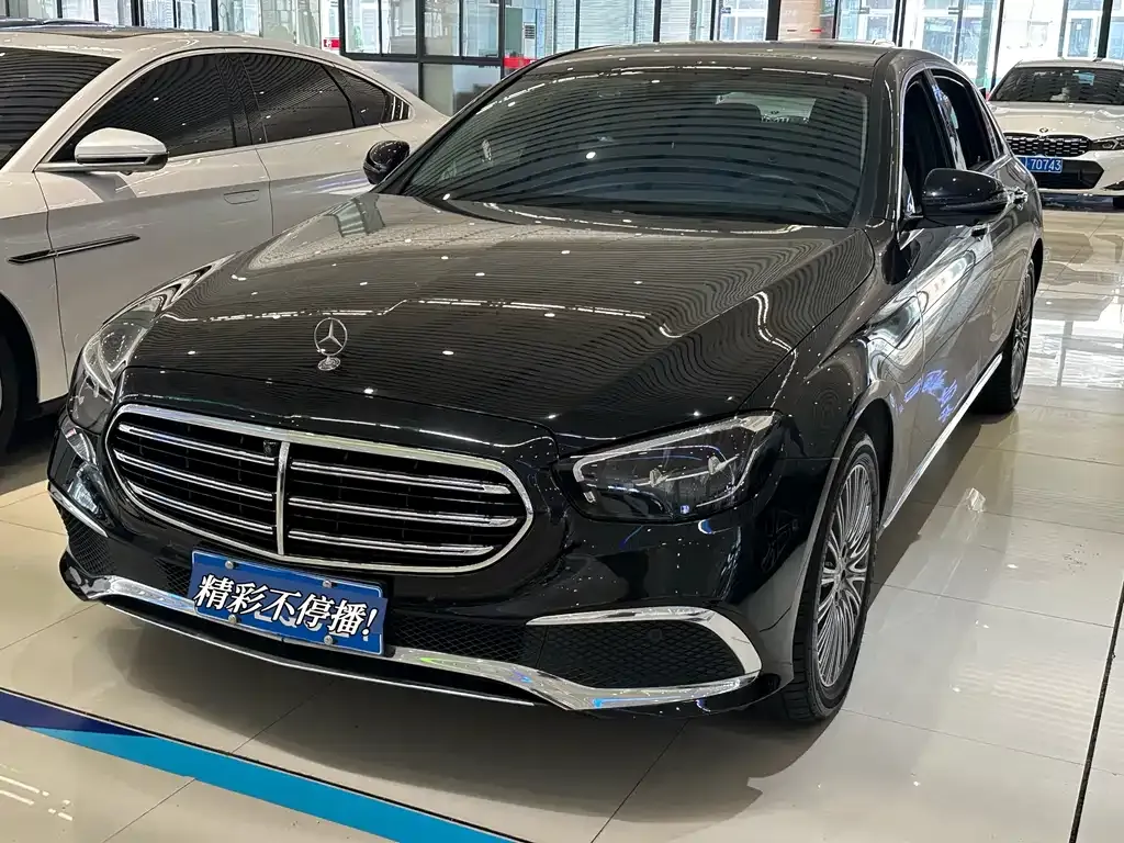 Mercedes-Benz E-Class — фото 1