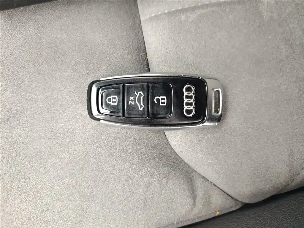 Audi A6L — фото 9