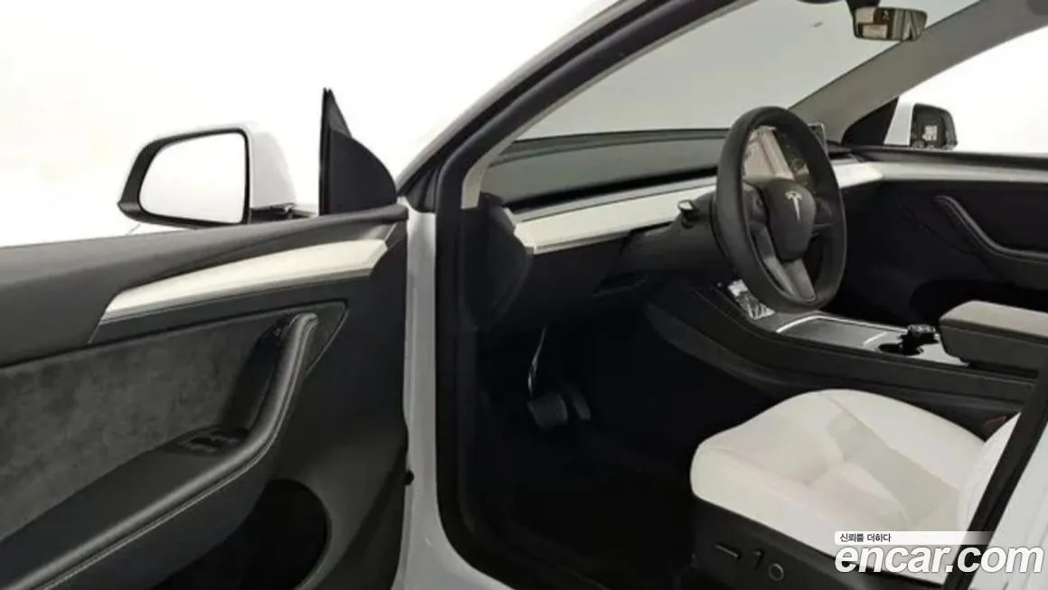 Tesla Model Y — фото 1