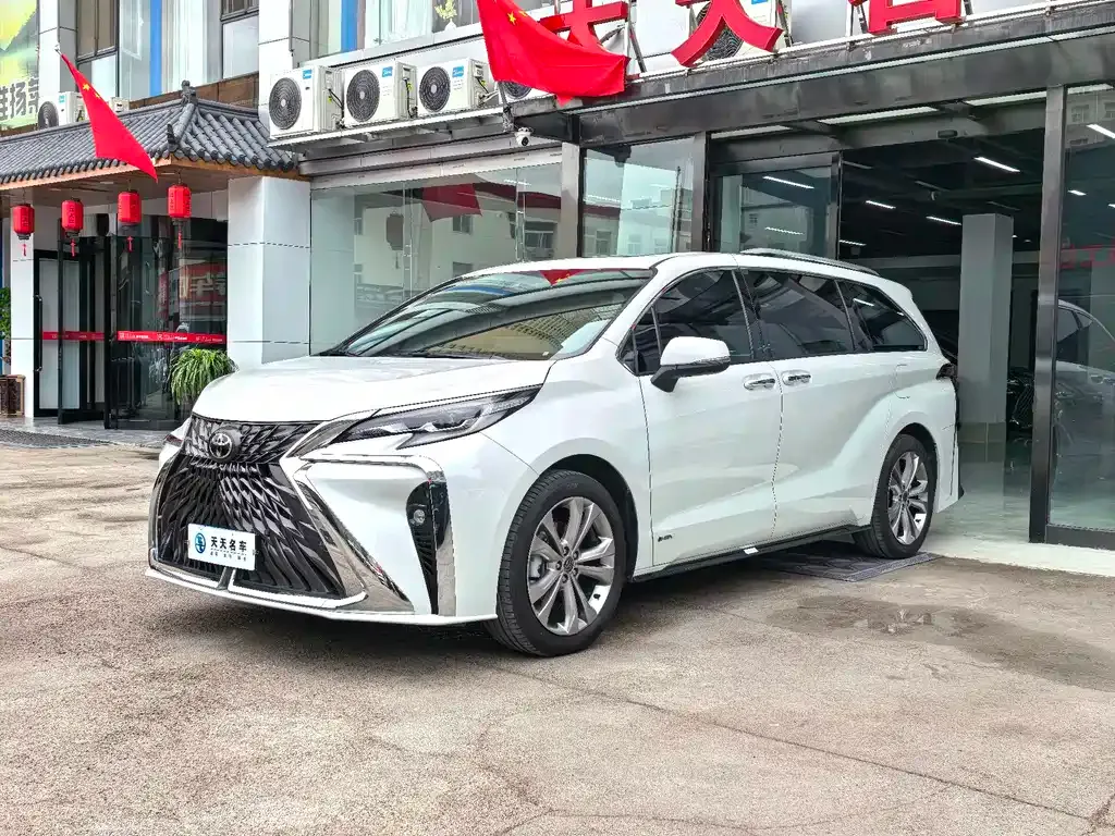 Toyota Sienna — фото 1