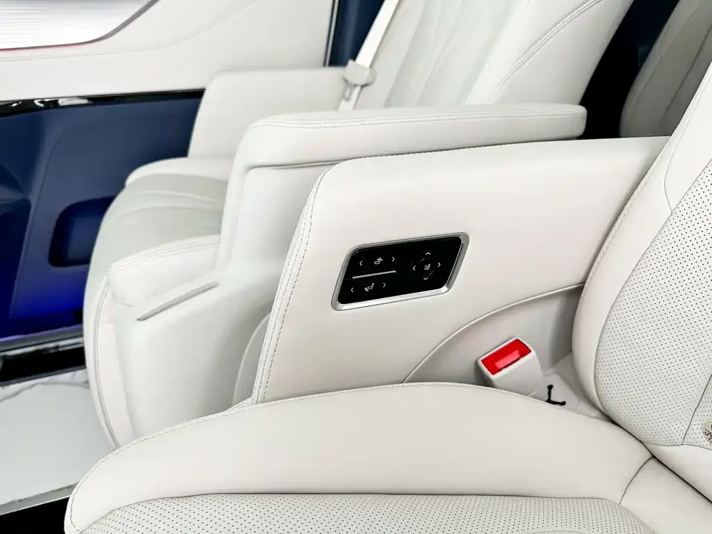 Buick GL8 Hybrid — фото 6