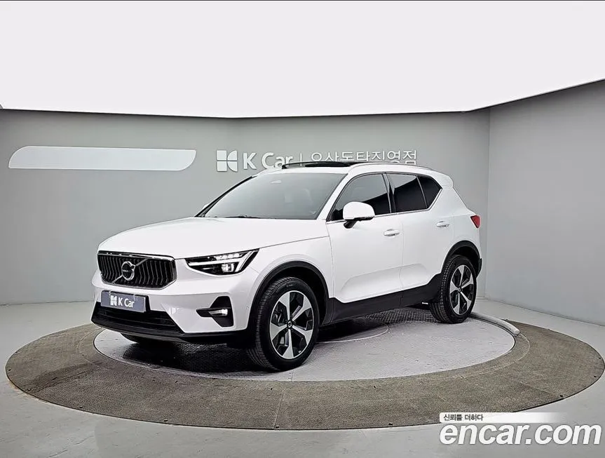 Volvo XC40 — фото 1
