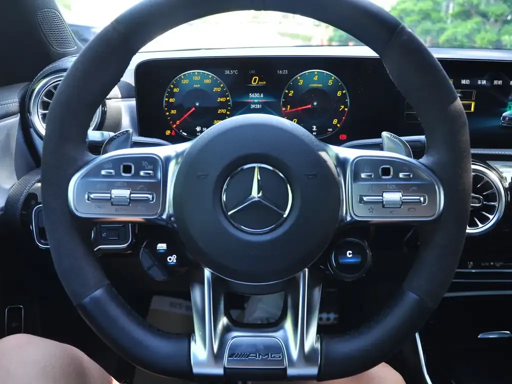 Mercedes-Benz CLA AMG — фото 8