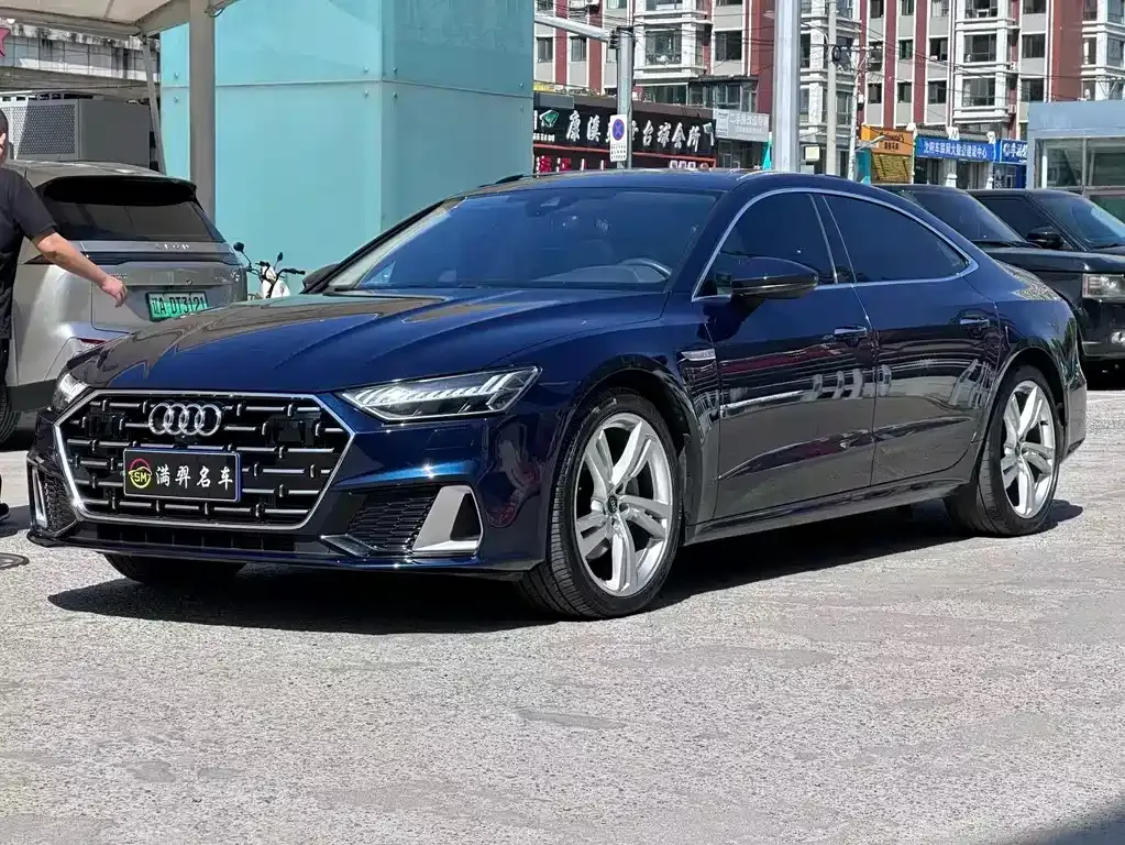 Audi A7L — фото 1
