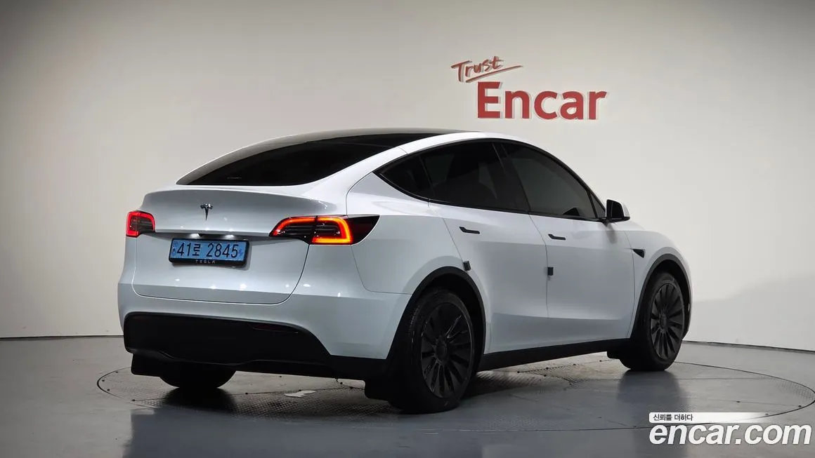Tesla Model Y — фото 2