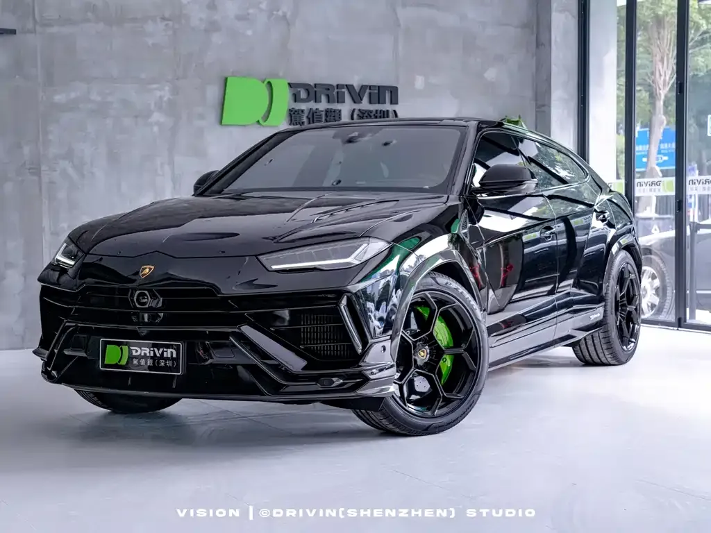 Lamborghini Urus — фото 1