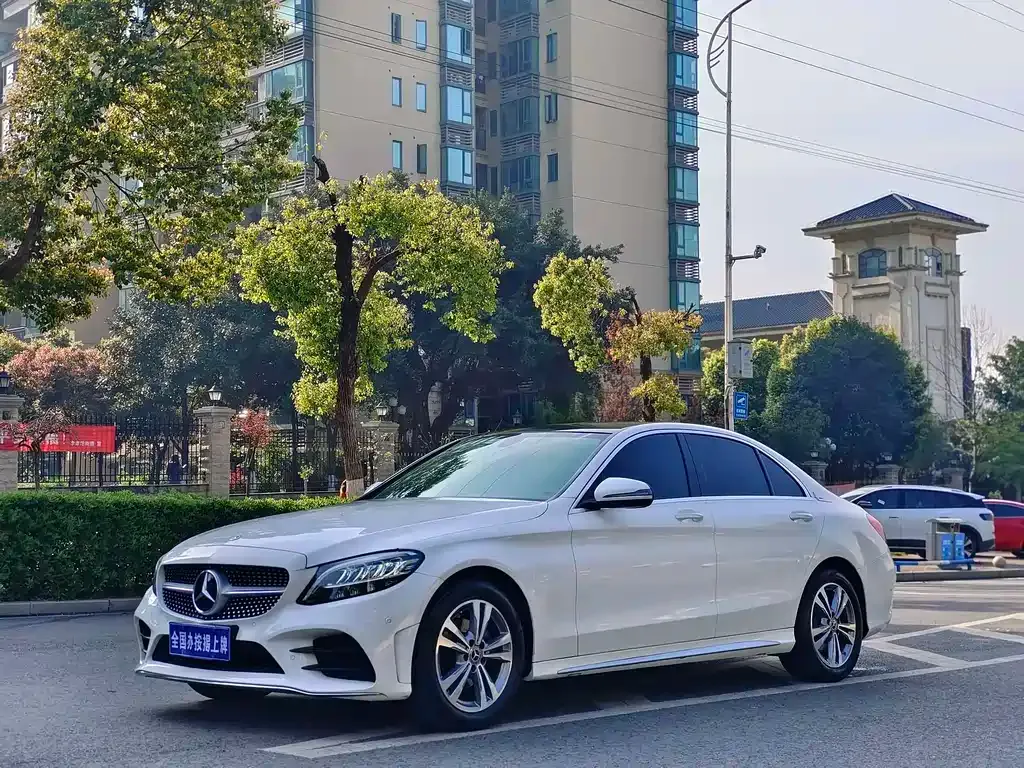 Mercedes-Benz C-Class — фото 1