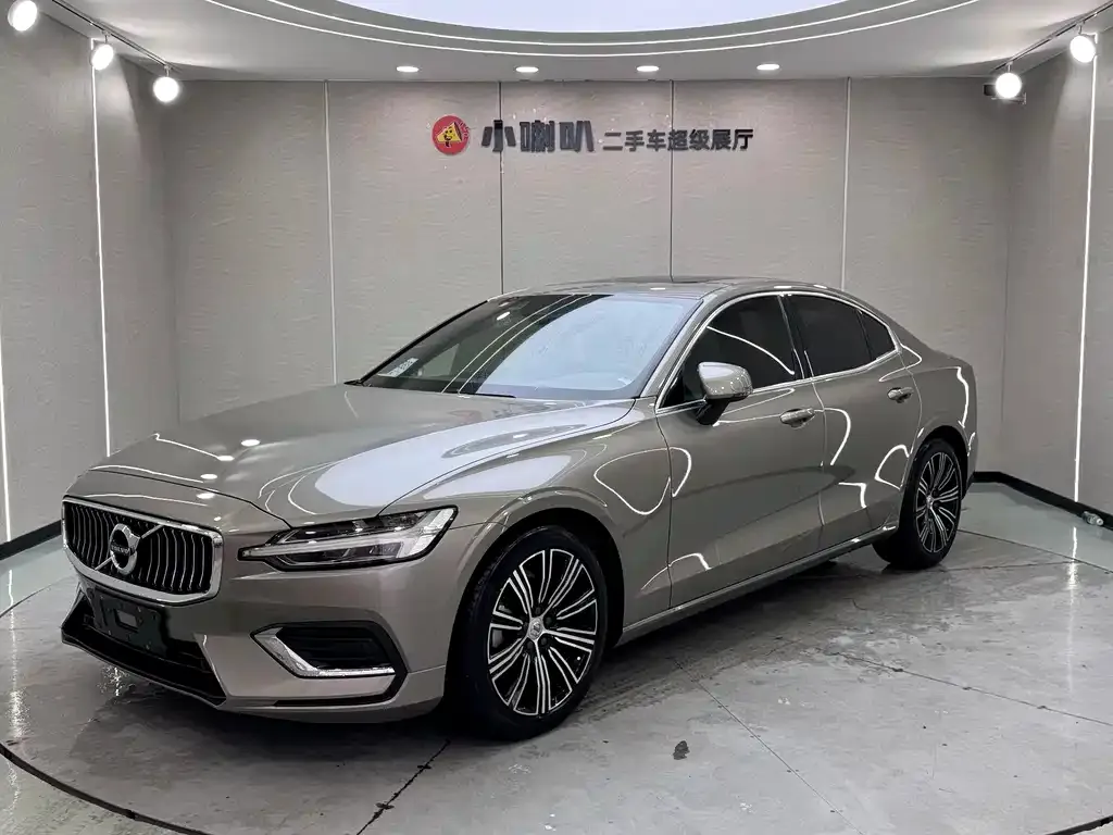 Volvo S60 — фото 1