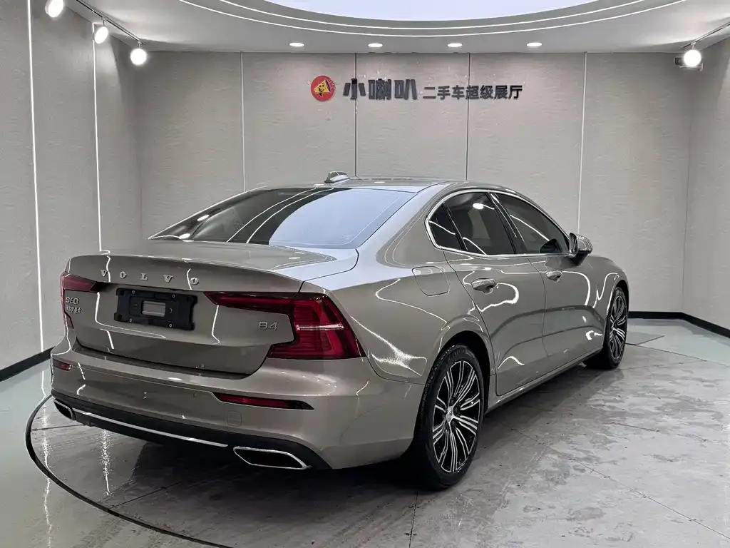 Volvo S60 — фото 10