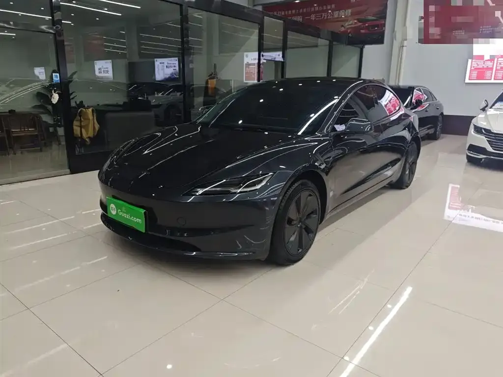 Tesla Model 3 — фото 1