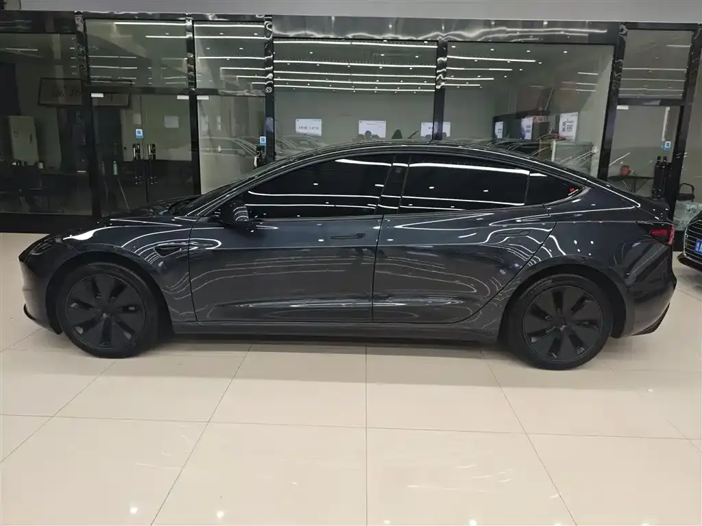 Tesla Model 3 — фото 5