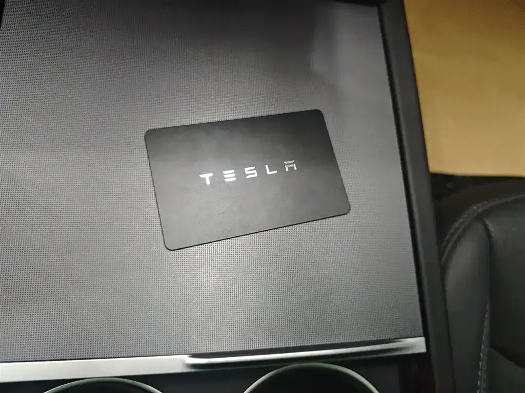 Tesla Model 3 — фото 9
