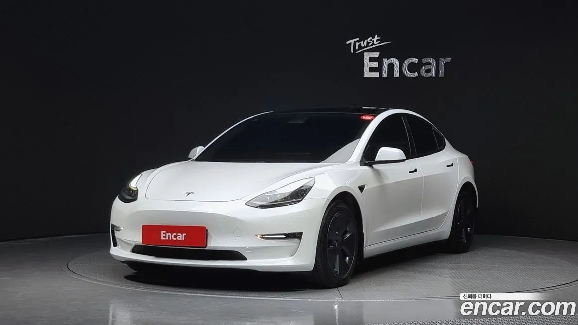 Tesla Model 3 — фото 1