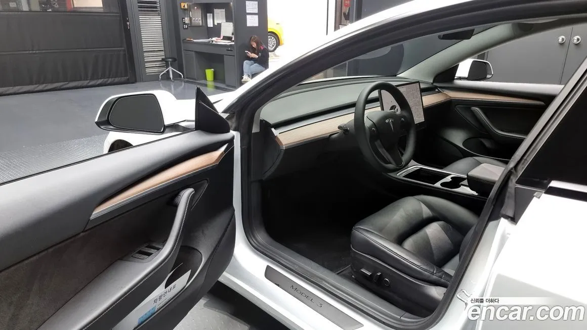 Tesla Model 3 — фото 10