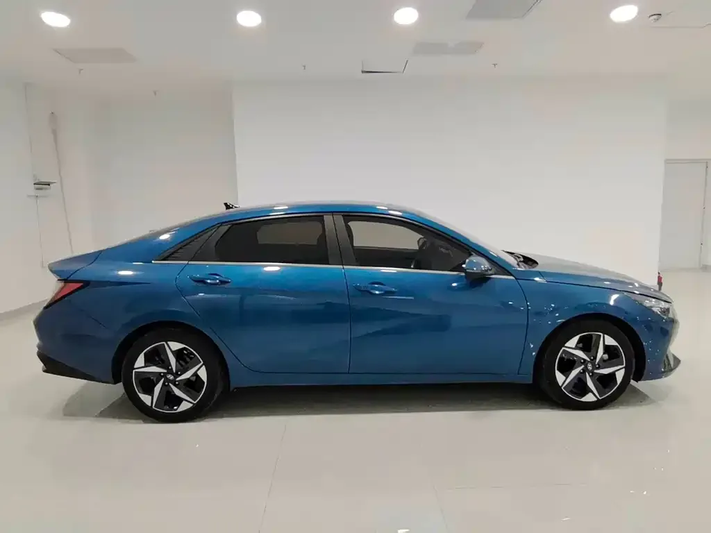 Hyundai Elantra — фото 4