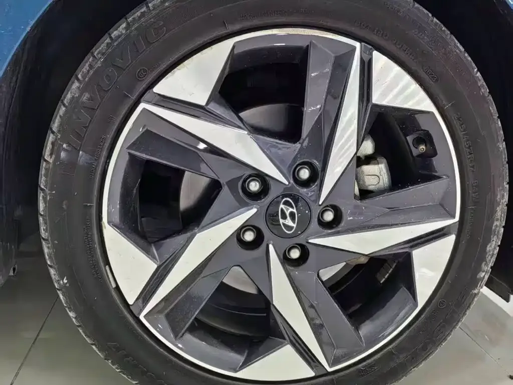 Hyundai Elantra — фото 9