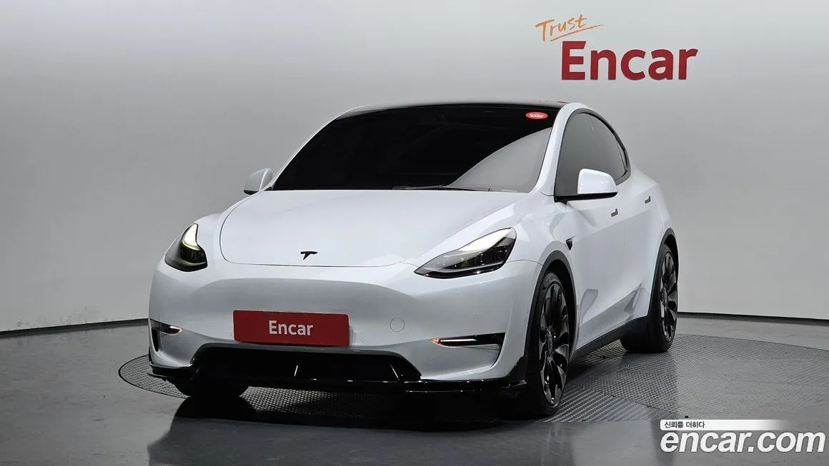 Tesla Model Y — фото 1