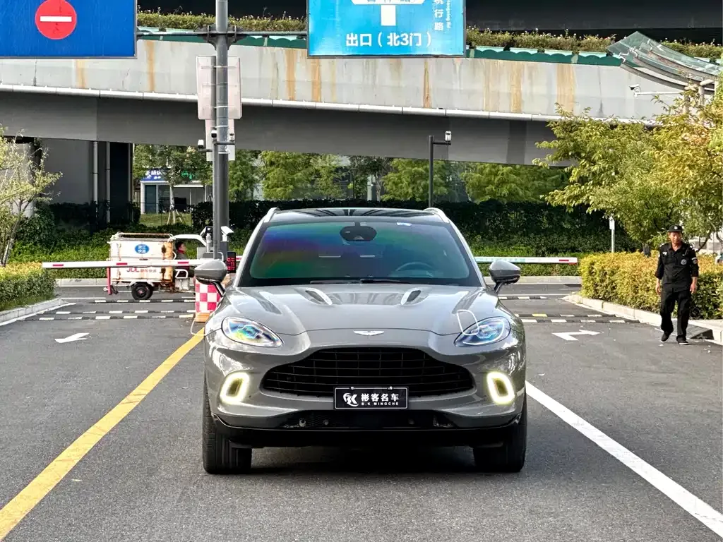 Aston Martin DBX — фото 2