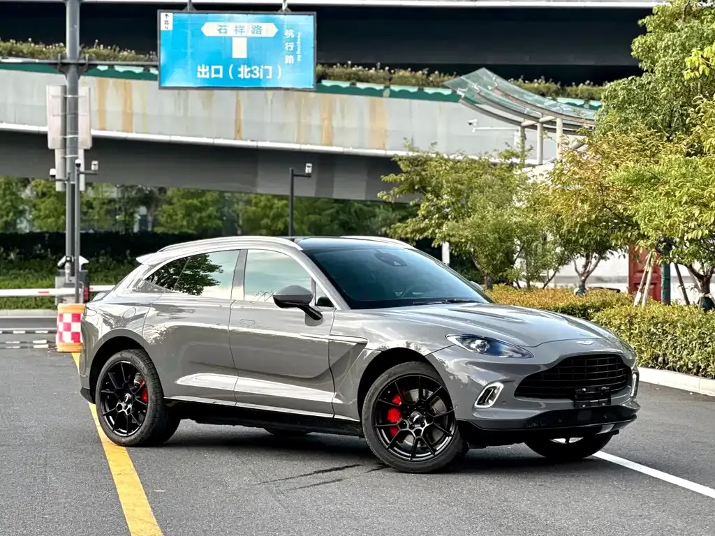 Aston Martin DBX — фото 4
