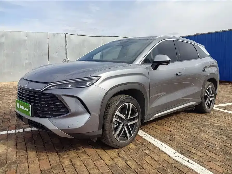 BYD L DM-i — фото 1