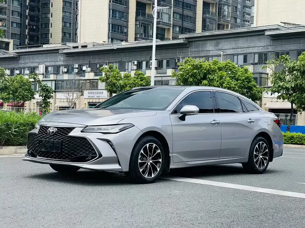 Toyota Avalon — фото 1