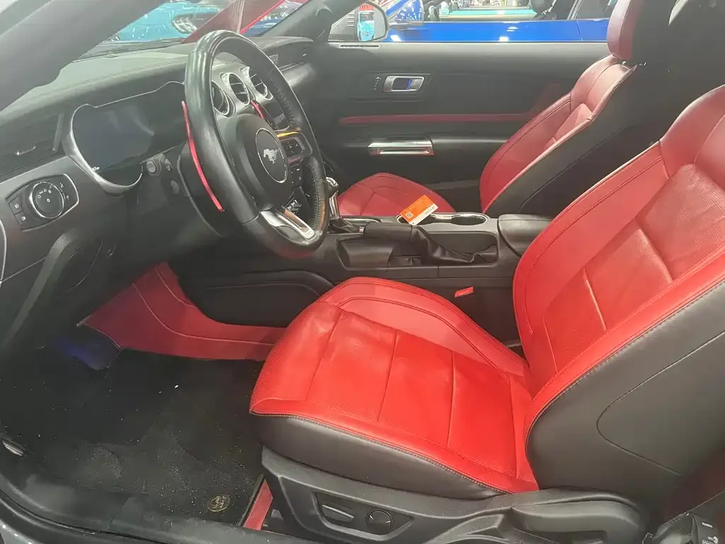 Ford Mustang — фото 7
