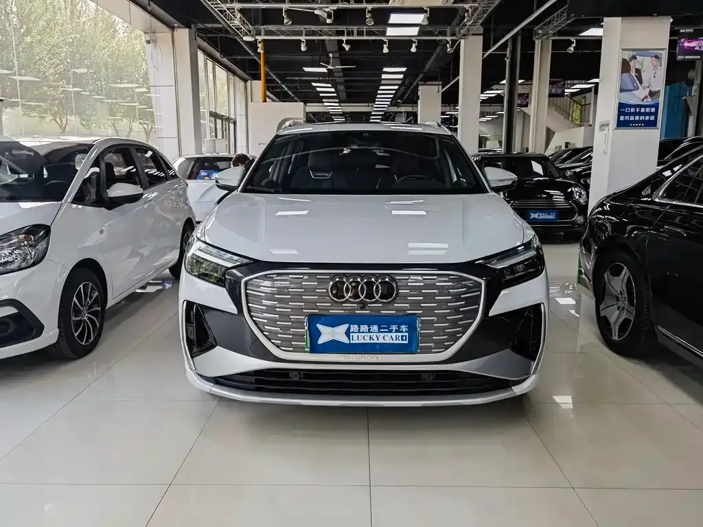 Audi Q4 e-tron — фото 2