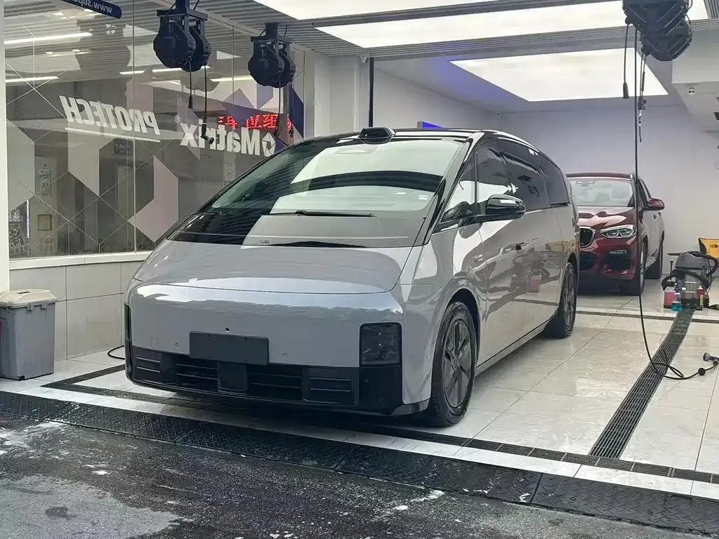 Li Auto MEGA — фото 1