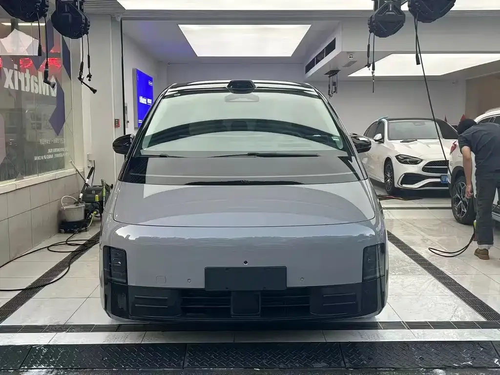 Li Auto MEGA — фото 3