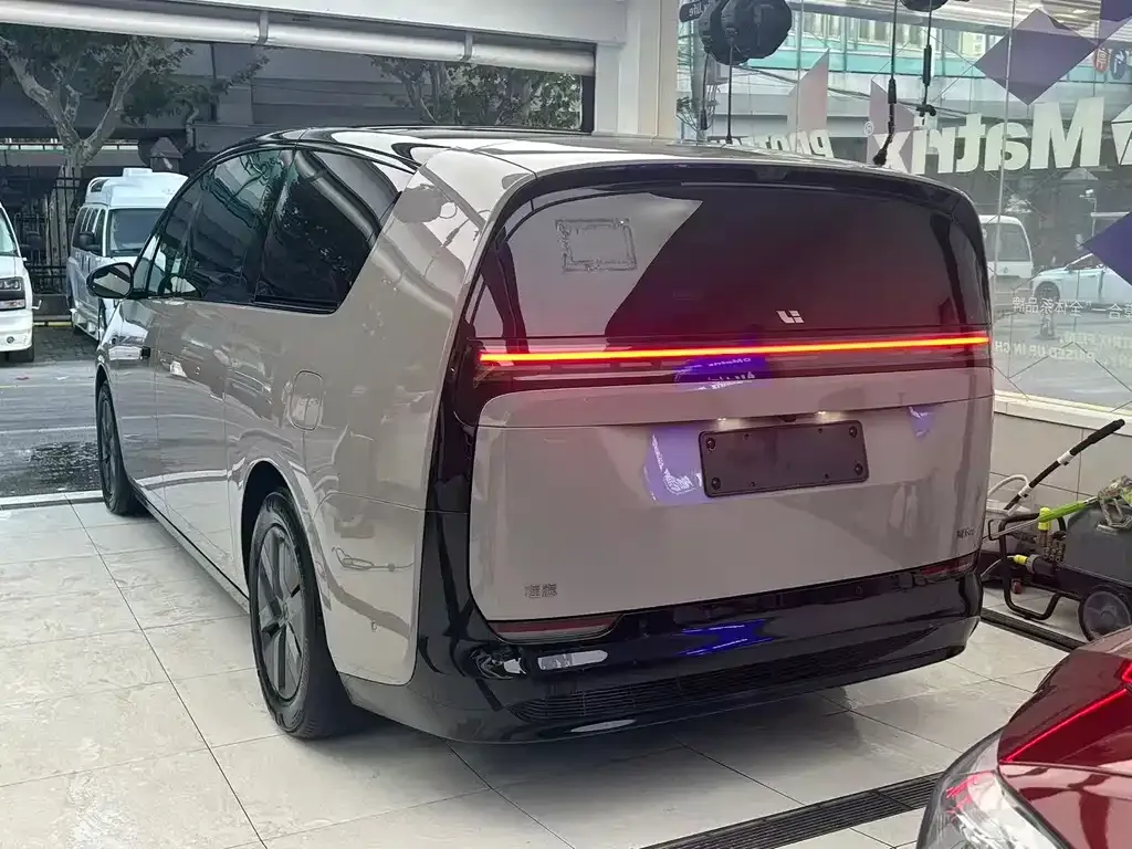 Li Auto MEGA — фото 4
