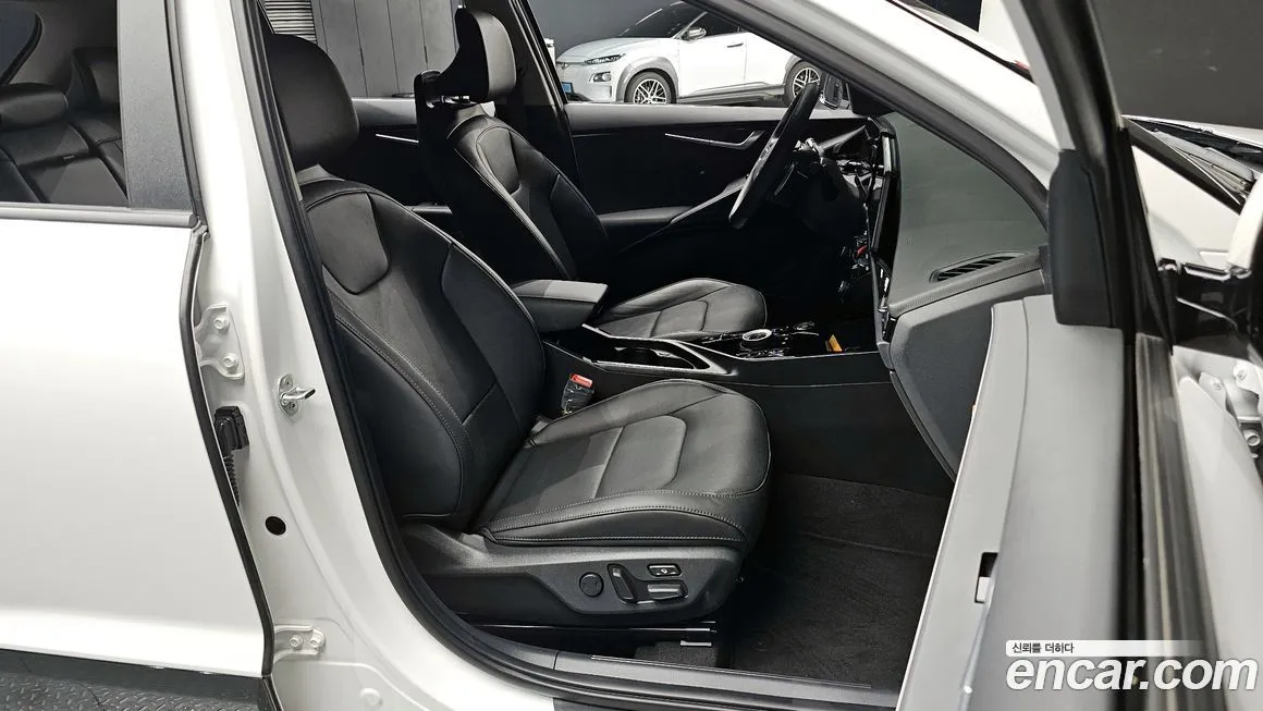Kia Niro — фото 10