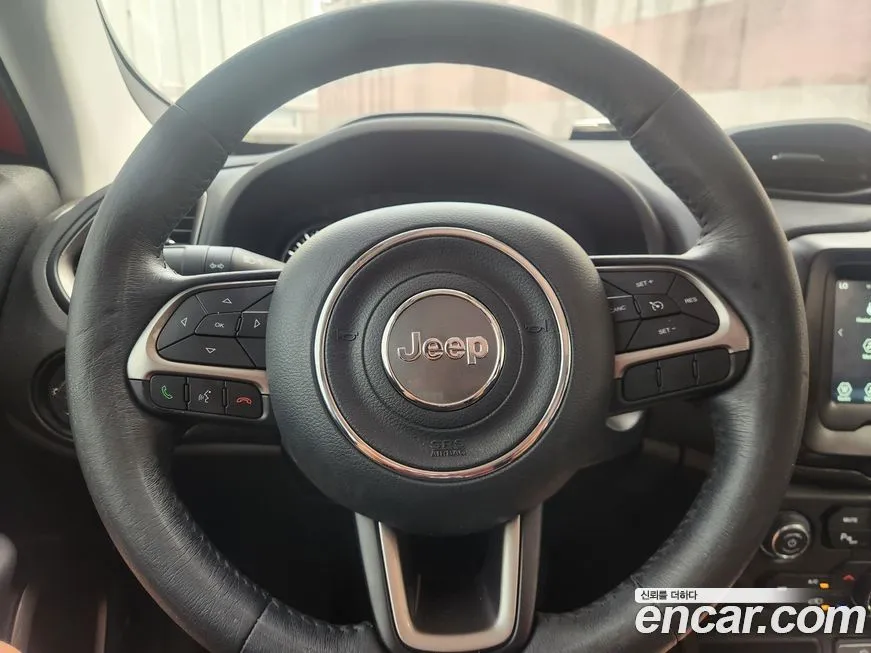 Jeep Renegade — фото 10