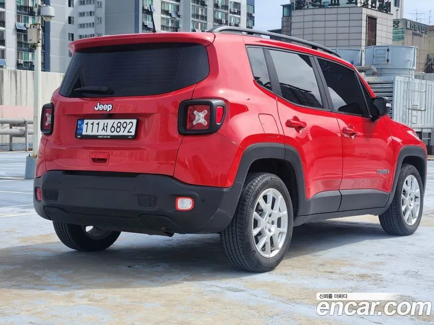 Jeep Renegade — фото 3