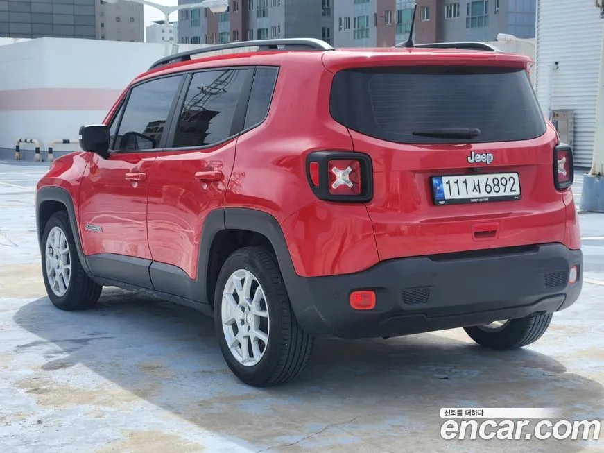 Jeep Renegade — фото 4