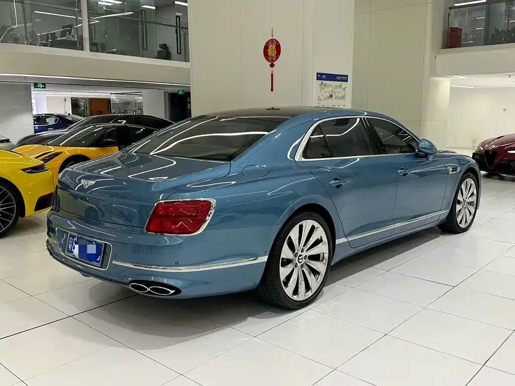 Bentley Flying Spur — фото 3