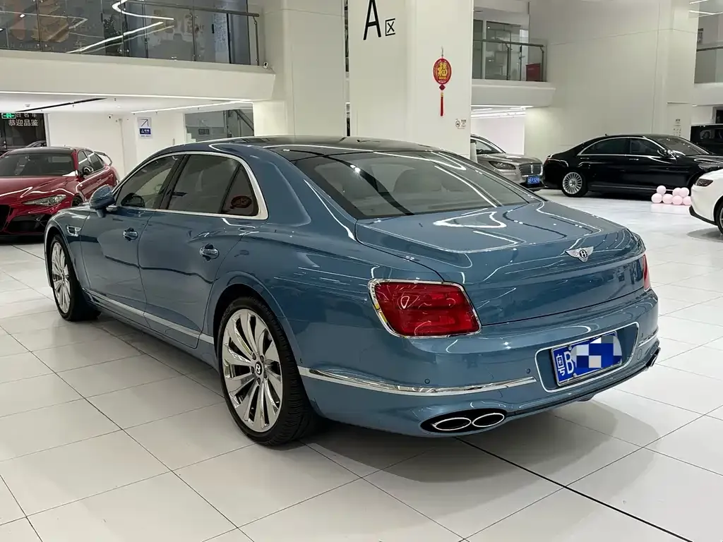 Bentley Flying Spur — фото 4