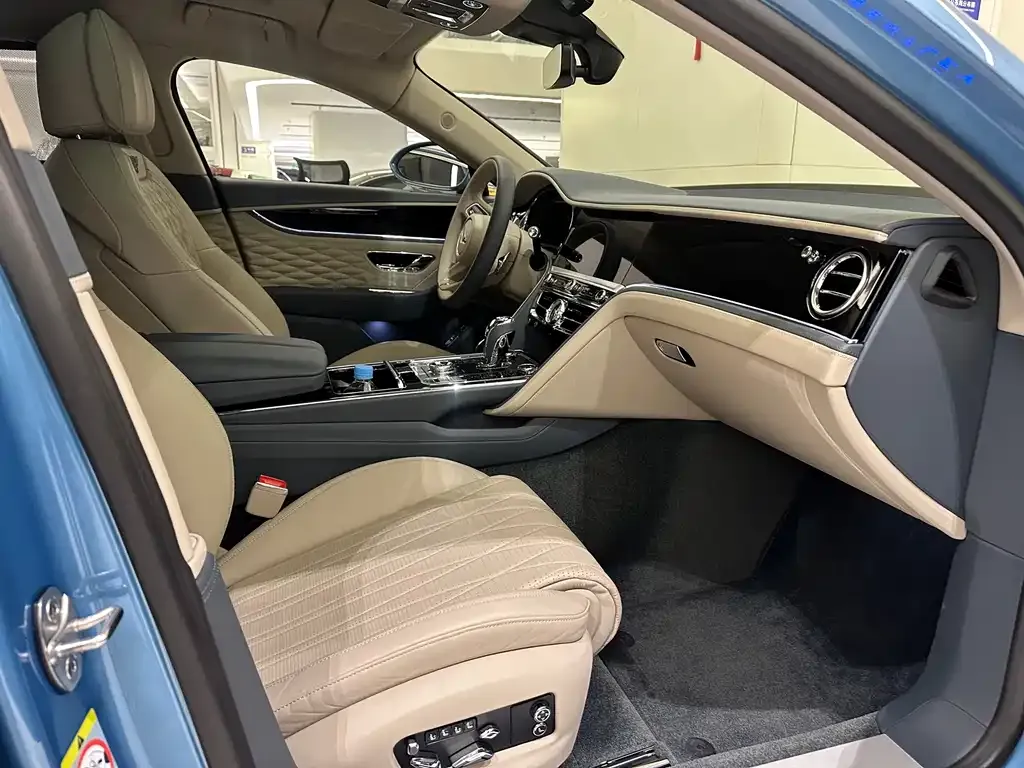 Bentley Flying Spur — фото 7