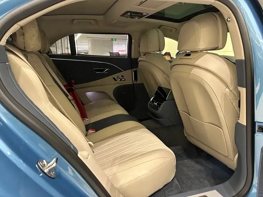 Bentley Flying Spur — фото 8