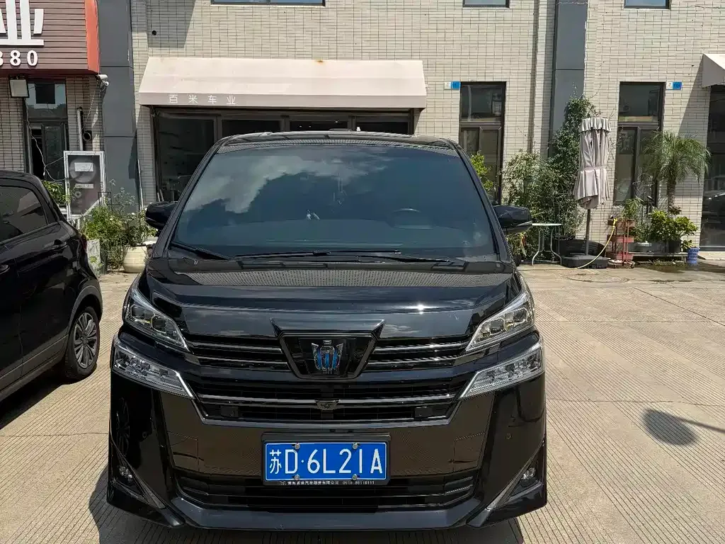 Toyota Vellfire — фото 2