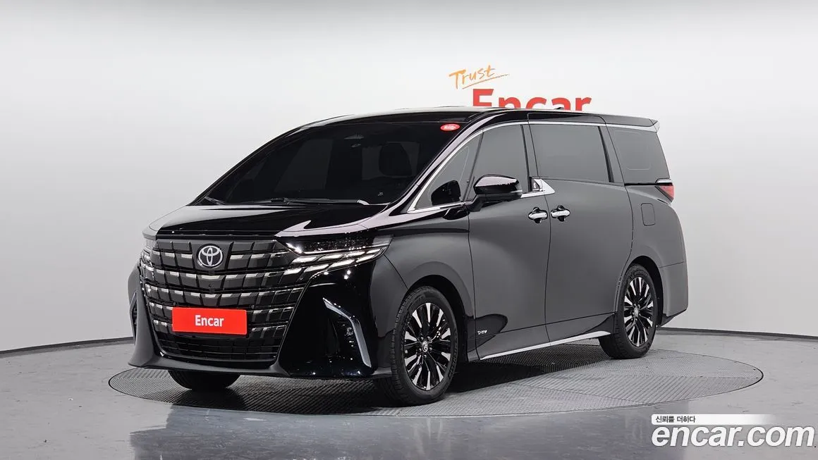 Toyota Alphard — фото 1