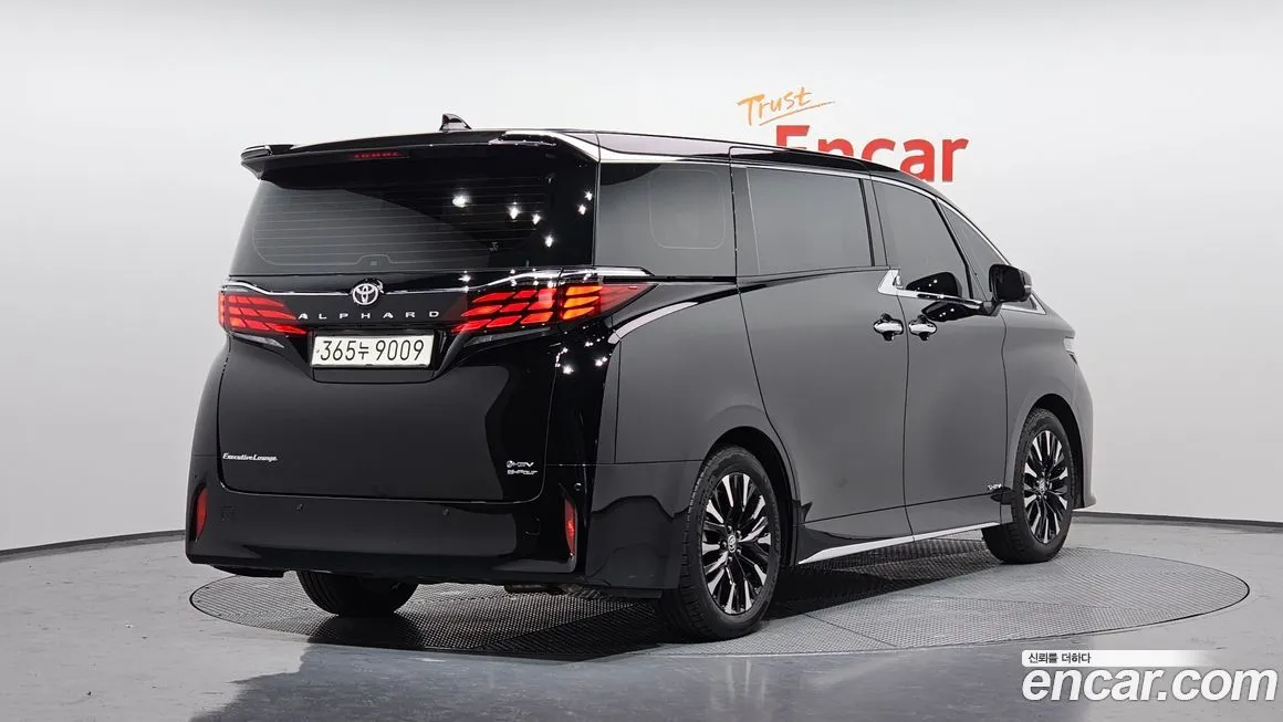 Toyota Alphard — фото 2
