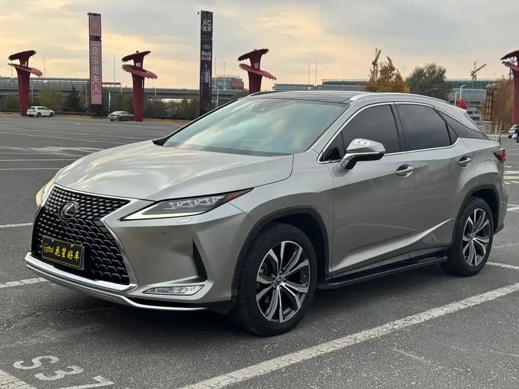 Lexus RX — фото 1