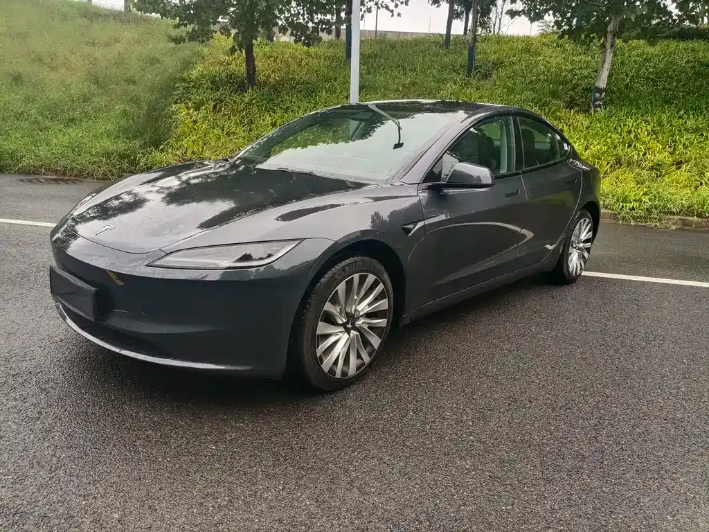 Tesla Model 3 — фото 1